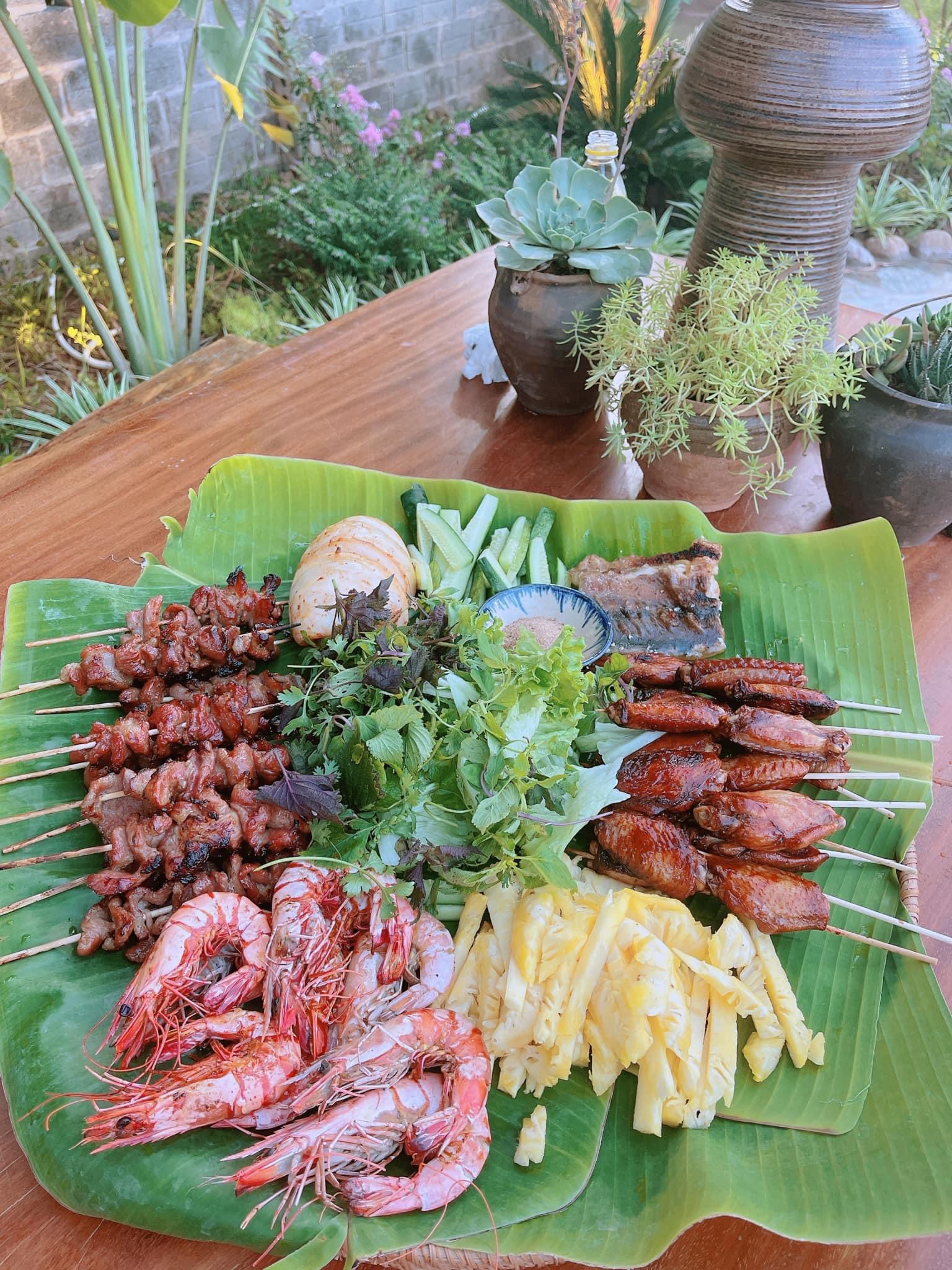 Ẩm thực tại Sushi House Homestay